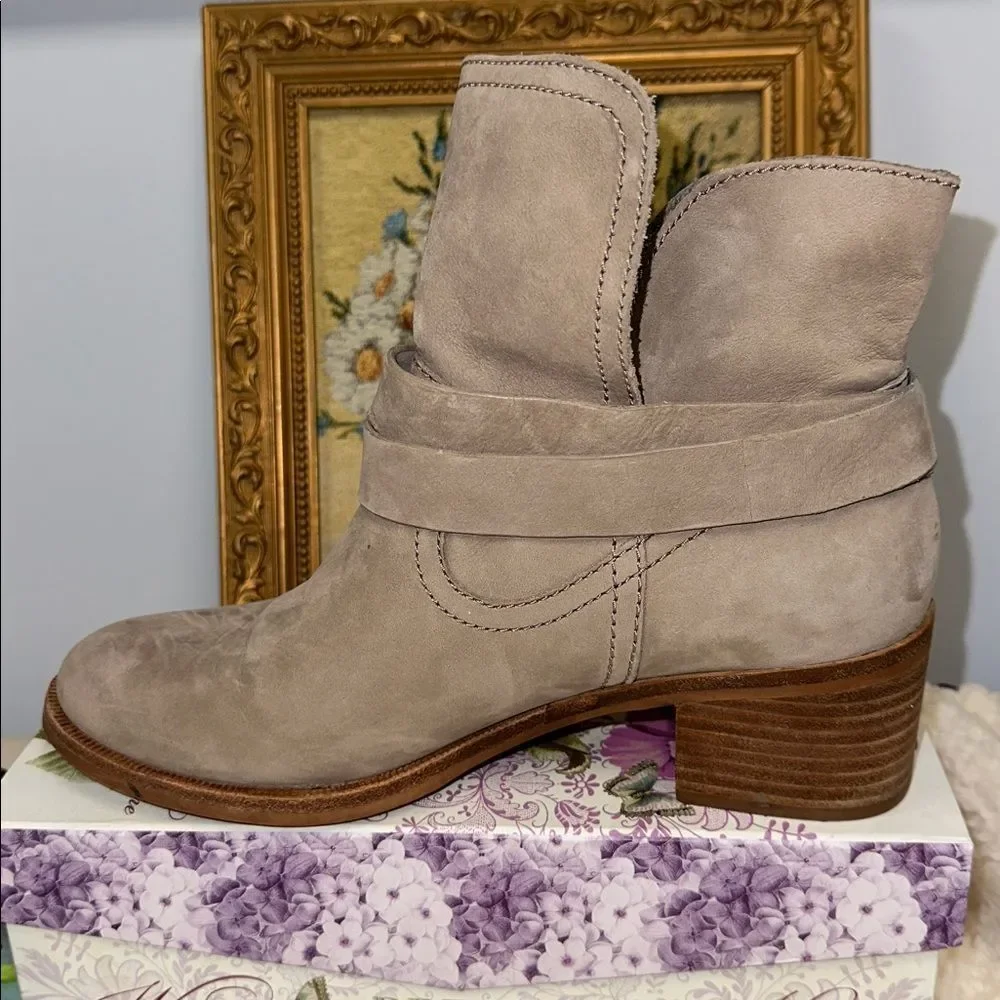 UGG 7.5 Elora Sahara Suede Ankle Block Heel Boots